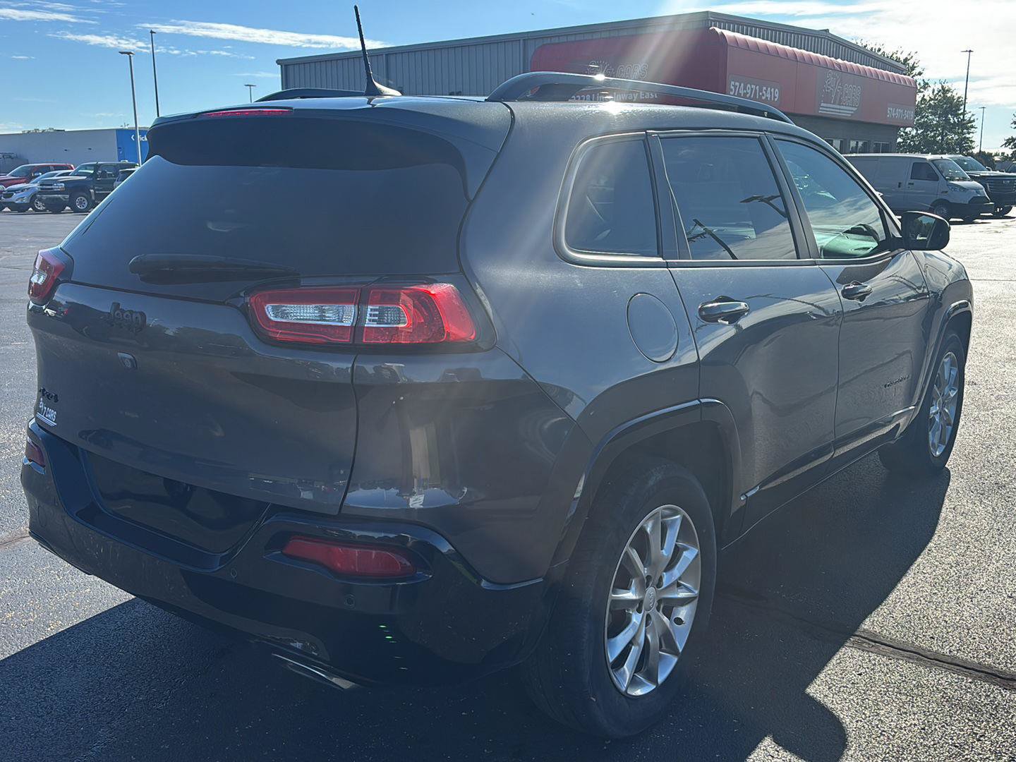 Used 2018 Jeep Cherokee Latitude w/ Quick Order Package 26T AWD/4WD image 9