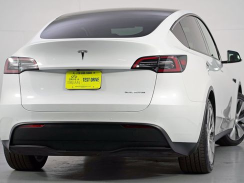 Used 2021 Tesla Model Y Long Range image 5