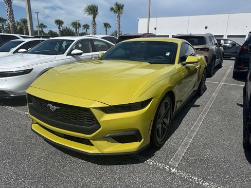 Used 2025 Ford Mustang Coupe RWD image 2