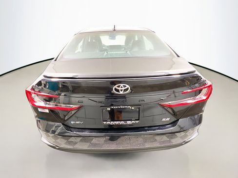 Used 2025 Toyota Camry SE image 6