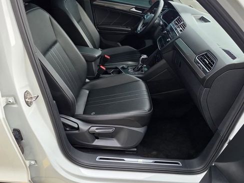 Used 2023 Volkswagen Tiguan SE R-Line image 13