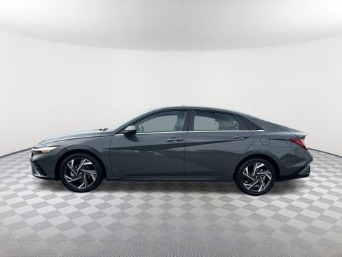 Used 2025 Hyundai Elantra SEL FWD image 8