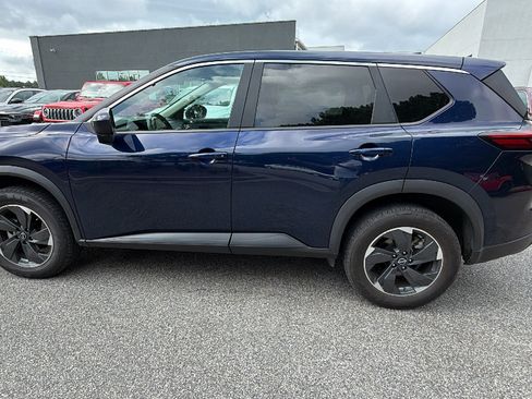 Used 2024 Nissan Rogue SV AWD/4WD image 11