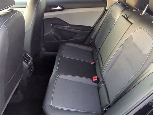 Used 2023 Volkswagen Taos SE image 15