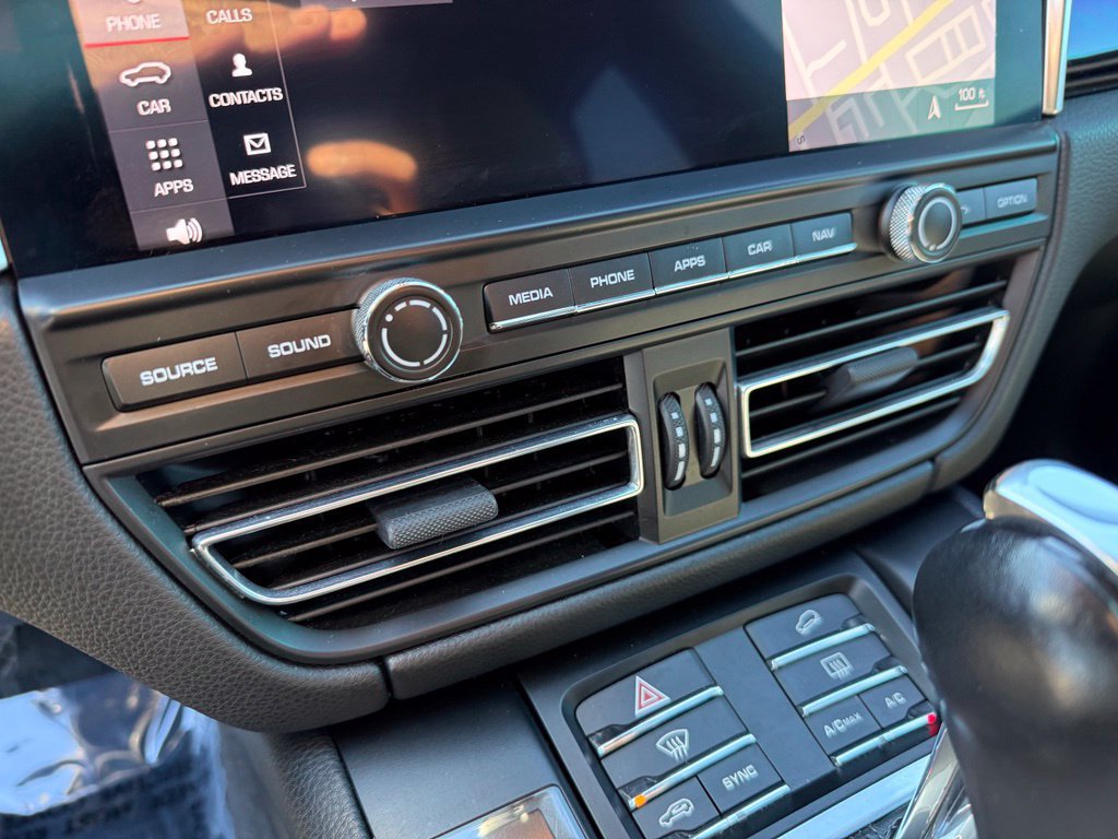 Used 2021 Porsche Macan AWD/4WD image 33