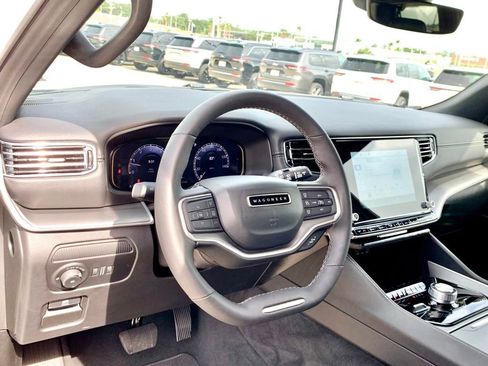Used 2025 Jeep Wagoneer L Series II AWD/4WD image 14