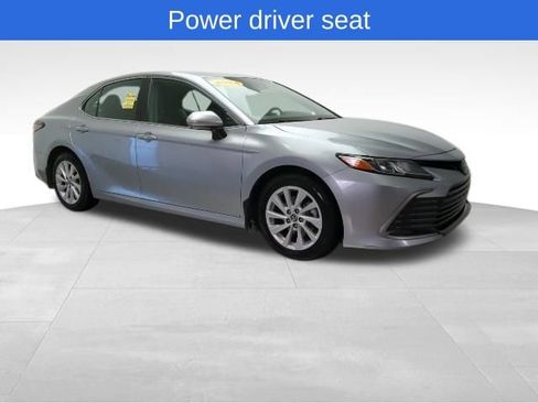 Used 2024 Toyota Camry LE image 9