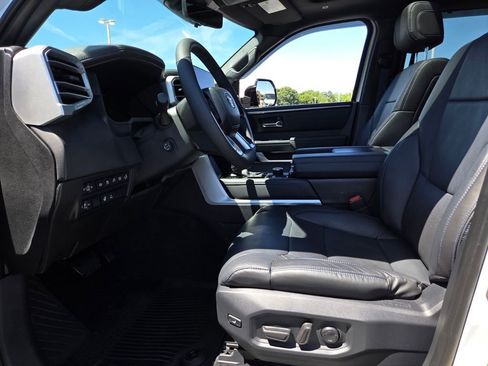 Used 2025 Toyota Tundra Platinum AWD/4WD image 4