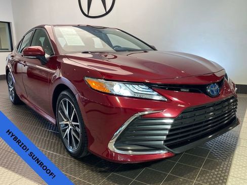 Used 2022 Toyota Camry XLE w/ Cold Weather Package FWD image 2