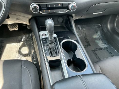 Used 2024 Nissan Altima 2.5 SV FWD image 12