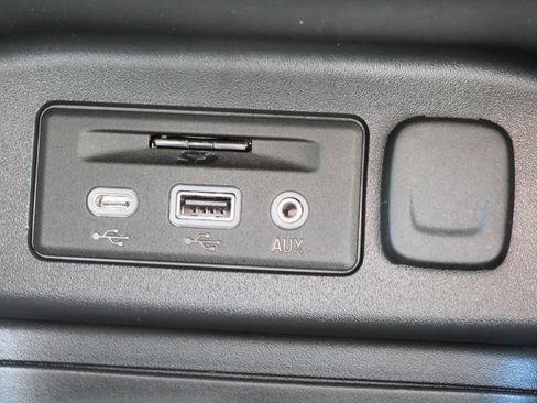 Used 2022 Chevrolet Equinox RS w/ RS Leather Package image 29