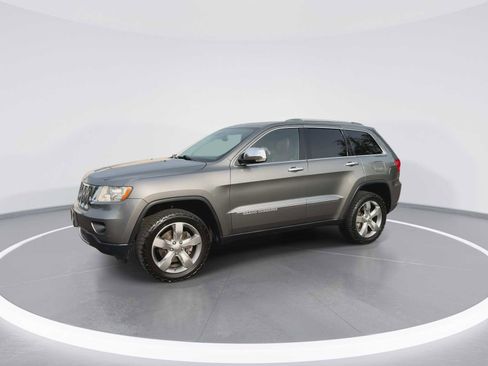 Used 2013 Jeep Grand Cherokee Overland AWD/4WD image 4