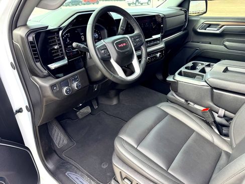 Used 2025 GMC Sierra 1500 SLT image 11