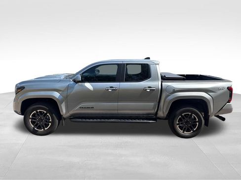 Used 2024 Toyota Tacoma TRD Sport AWD/4WD image 4
