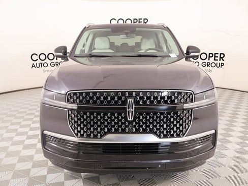 New 2025 Lincoln Navigator Reserve image 9
