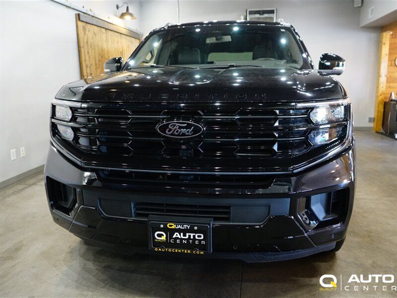 Used 2025 Ford Expedition Max Platinum w/ Stealth Performance Package AWD/4WD image 2