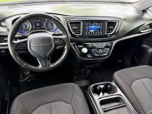 Used 2020 Chrysler Pacifica Touring w/ S Appearance Package FWD image 33
