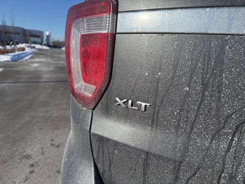 Used 2017 Ford Explorer XLT w/ Equipment Group 202A image 8