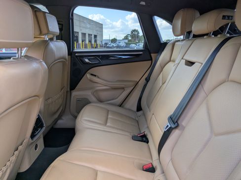 Used 2018 Porsche Macan S image 15