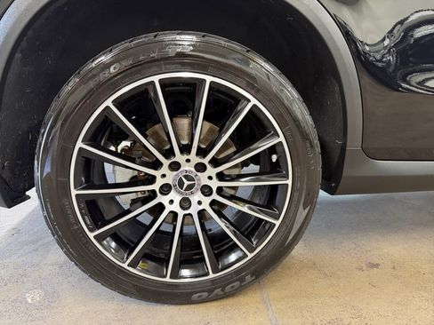 Used 2019 Mercedes-Benz GLC 300 4MATIC image 24