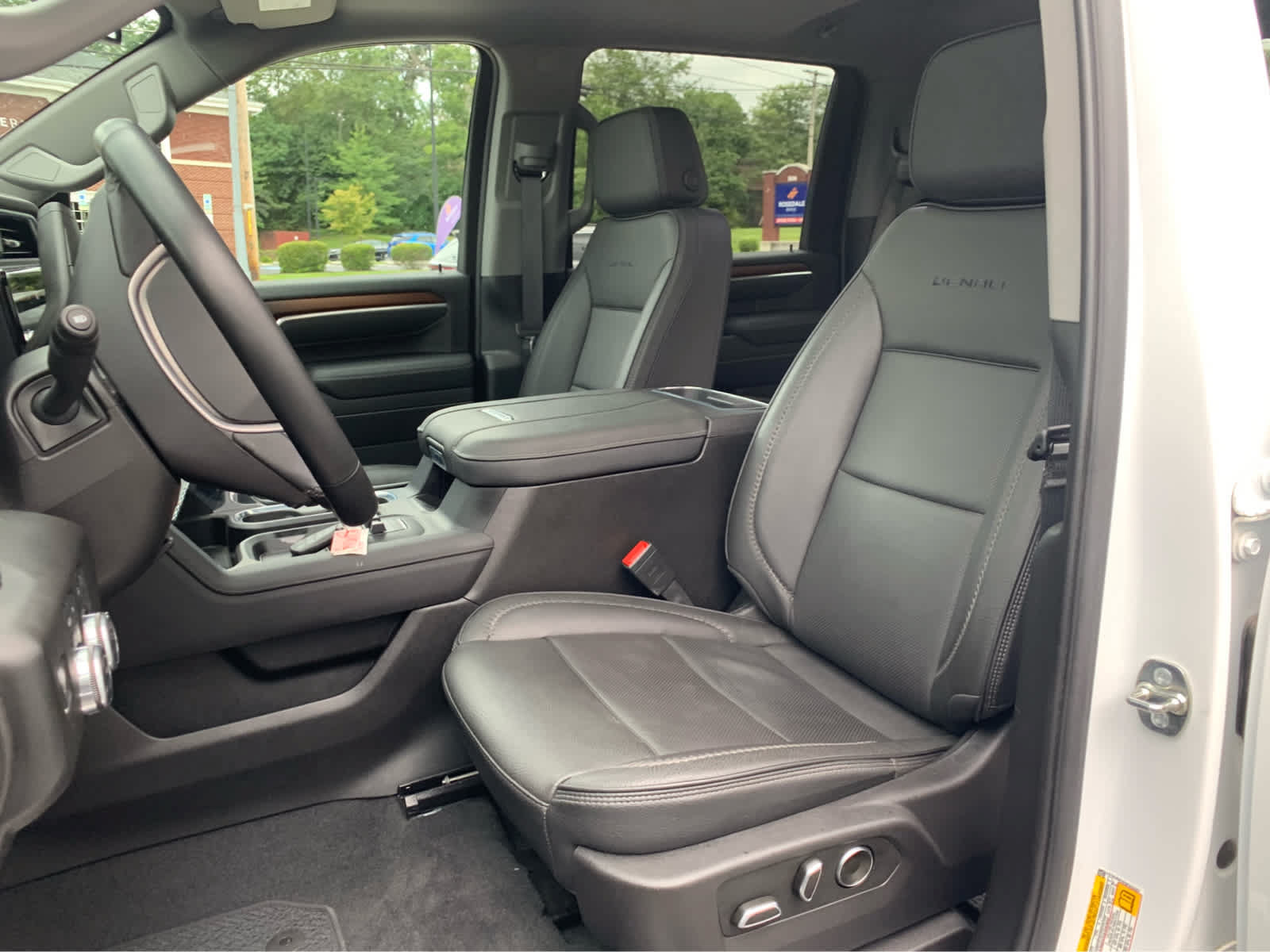 Used 2025 GMC Sierra 2500 Denali AWD/4WD image 12