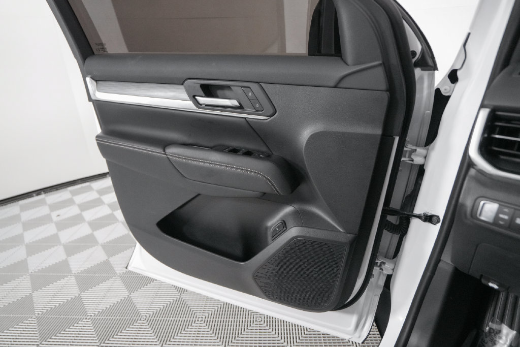 Used 2026 GMC Terrain Elevation w/ Elevation Premium Package FWD image 13