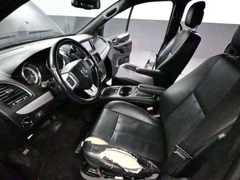 Used 2018 Dodge Grand Caravan GT image 19