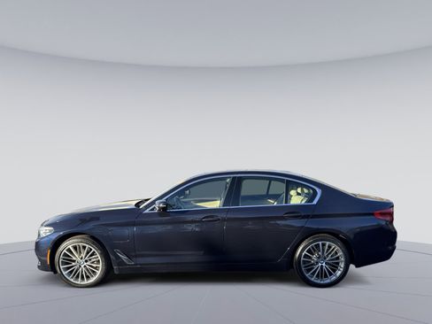 Used 2020 BMW 530e xDrive w/ Premium Package image 8
