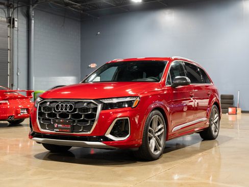 Used 2025 Audi SQ7 Prestige w/ Prestige Package AWD/4WD image 12