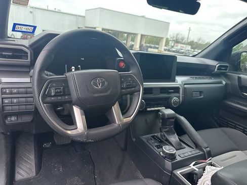 Used 2024 Toyota Tacoma TRD Off-Road image 8