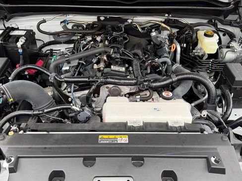 Used 2025 Toyota Tacoma SR AWD/4WD image 31
