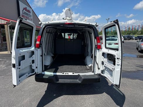 Used 2018 Chevrolet Express 2500 w/ Driver Convenience Package RWD image 6