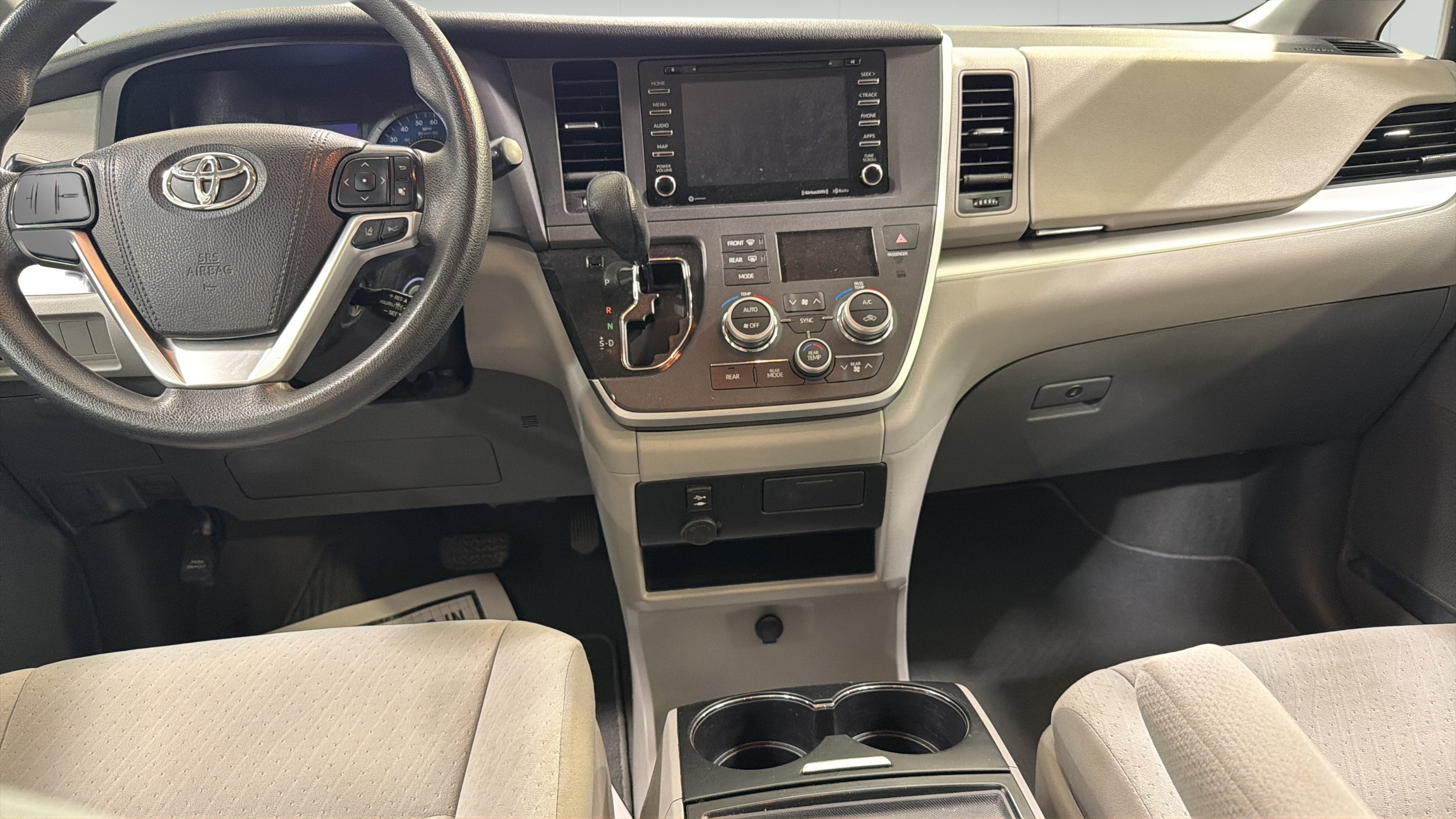 Used 2020 Toyota Sienna LE FWD image 22