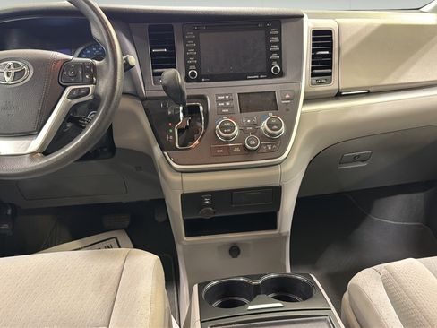 Used 2020 Toyota Sienna LE FWD image 22