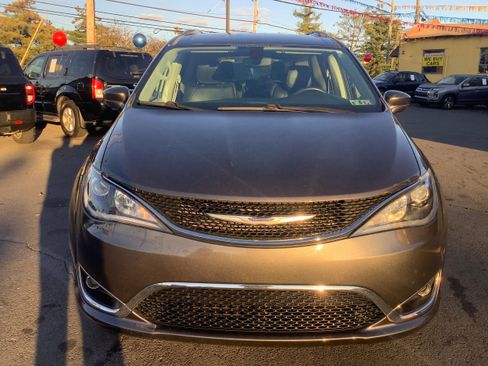 Used 2020 Chrysler Pacifica Touring-L Plus image 8