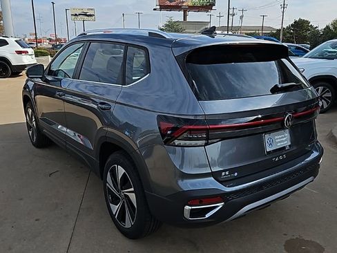 New 2026 Volkswagen Taos SE image 7