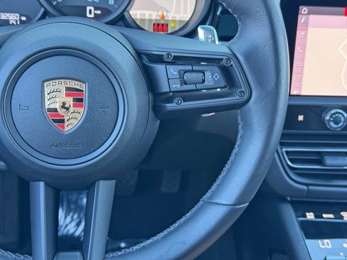 Used 2023 Porsche Macan image 24