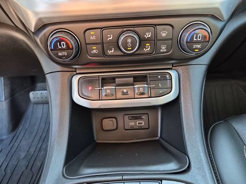 Used 2023 GMC Acadia SLT w/ Preferred Package FWD image 30