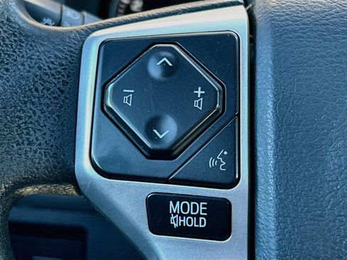 Used 2018 Toyota Tundra SR5 AWD/4WD image 30