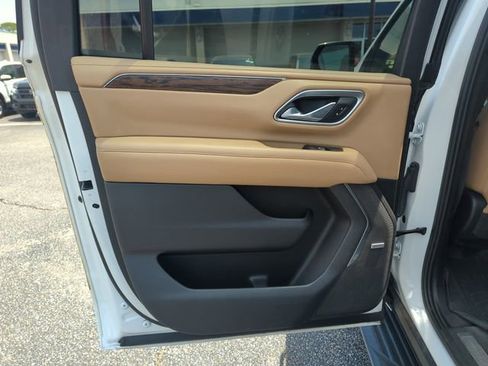 Used 2021 Chevrolet Suburban Premier w/ Premium Package RWD image 28