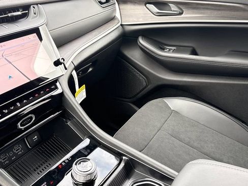 New 2026 Jeep Grand Cherokee Altitude AWD/4WD image 18