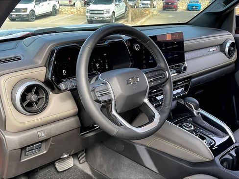 Used 2025 Chevrolet Colorado ZR2 w/ Technology Package image 16