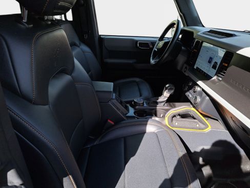 Used 2022 Ford Bronco Badlands image 10