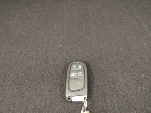 Used 2022 Jeep Cherokee Latitude Lux w/ Mopar Interior Package AWD/4WD image 32
