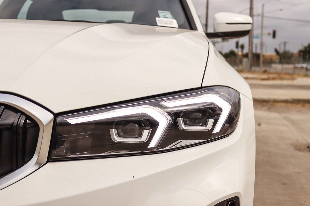 Used 2026 BMW 330i Sedan w/ Convenience Package RWD image 9