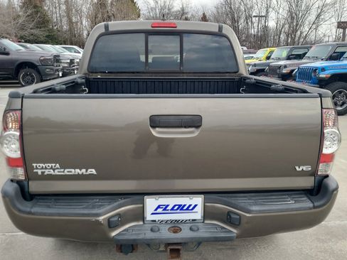 Used 2015 Toyota Tacoma 4x4 Double Cab w/ TRD Sport Package image 17