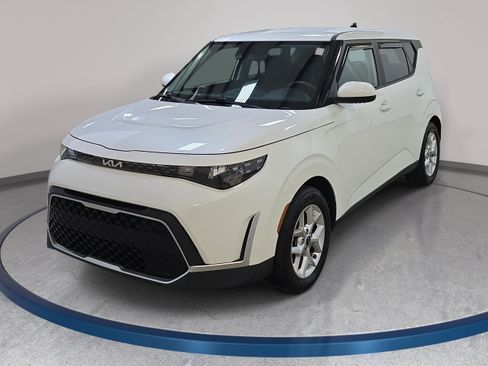 Used 2023 Kia Soul LX w/ LX Technology Package FWD image 1