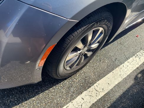 Used 2019 Chrysler Pacifica Touring-L Plus w/ Advanced Safetytec Group FWD image 4