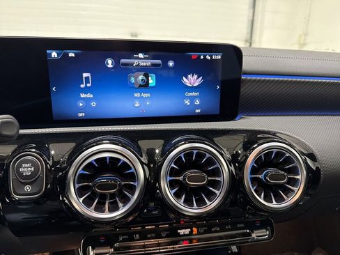 Used 2025 Mercedes-Benz CLA 250 4MATIC w/ Exclusive Package image 21