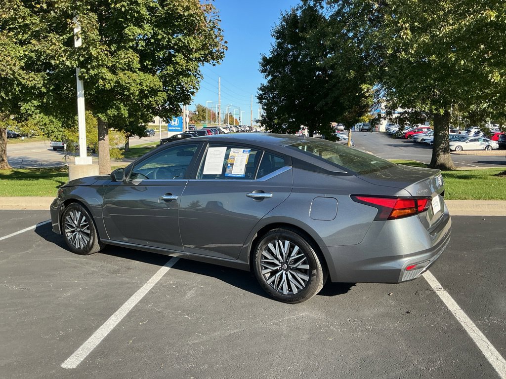 Used 2025 Nissan Altima 2.5 SV FWD image 7
